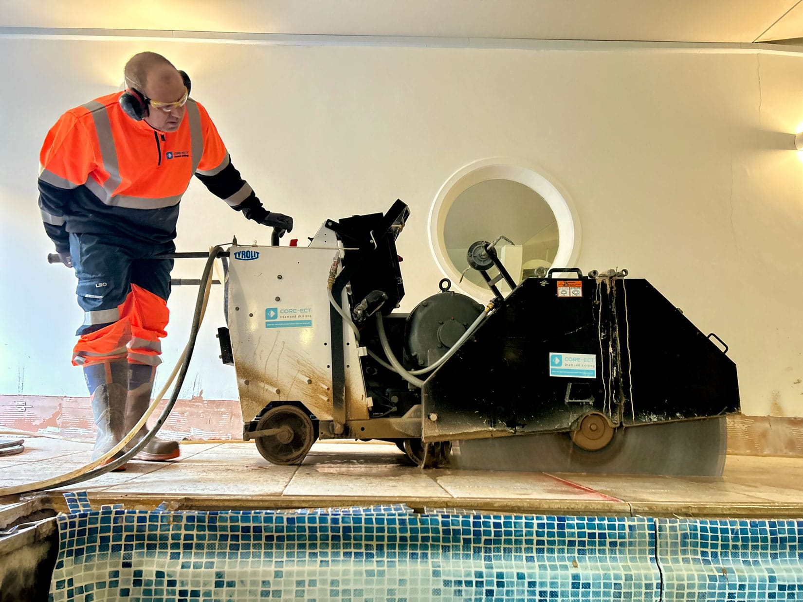 Floor sawing and controlled demolition Bedfordshire