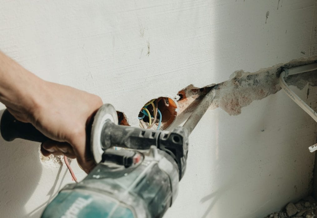 How Diamond Drilling Helps Avoid Mess on Indoor Jobs